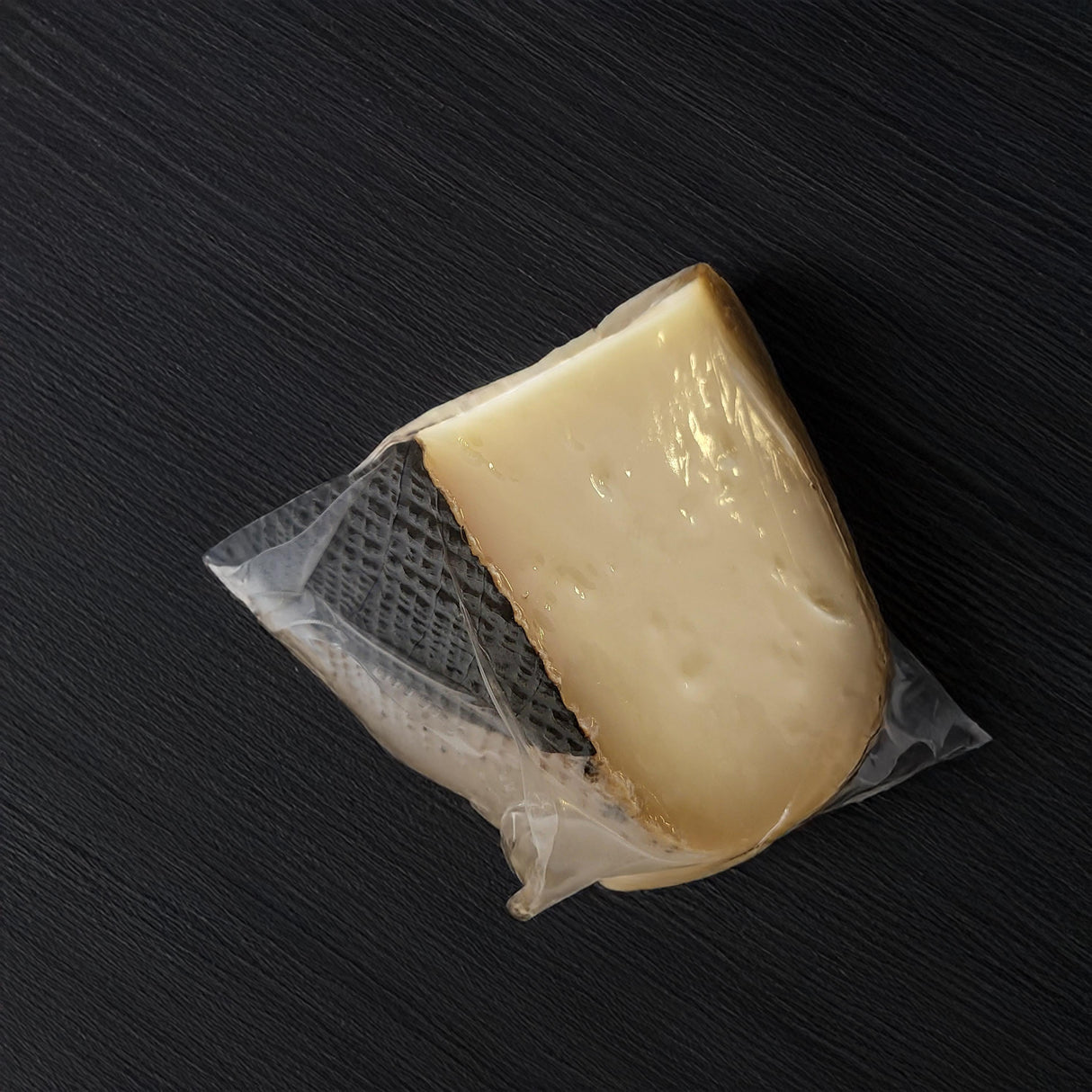 Formaggio Misto Stagionato in Foglie di Noci