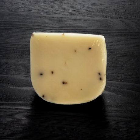 Frischer Pecorino mit Trüffel