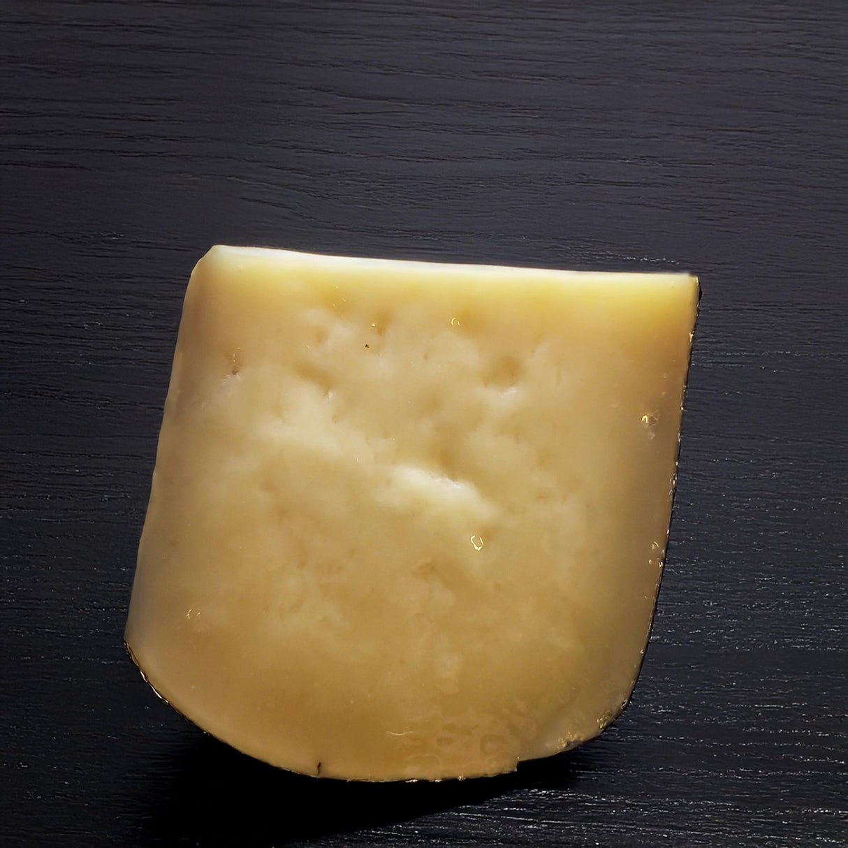 Pecorino assaisonné aux feuilles de noyer